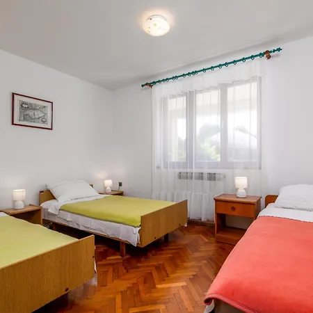 Апартаменти With Parking Space - 2252 Пула