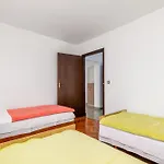 Apartman Apartments With Parking Space Pula - 2252
