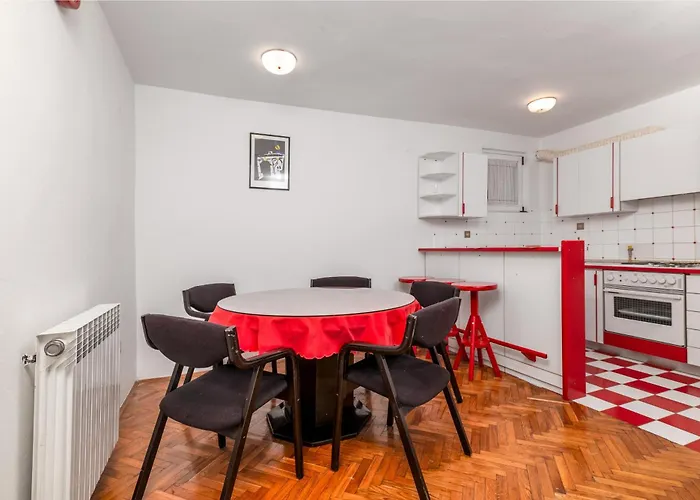 Apartments With Parking Space Pula - 2252 Pula