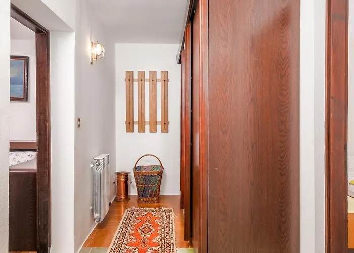 Apartments With Parking Space Pula - 2252 *