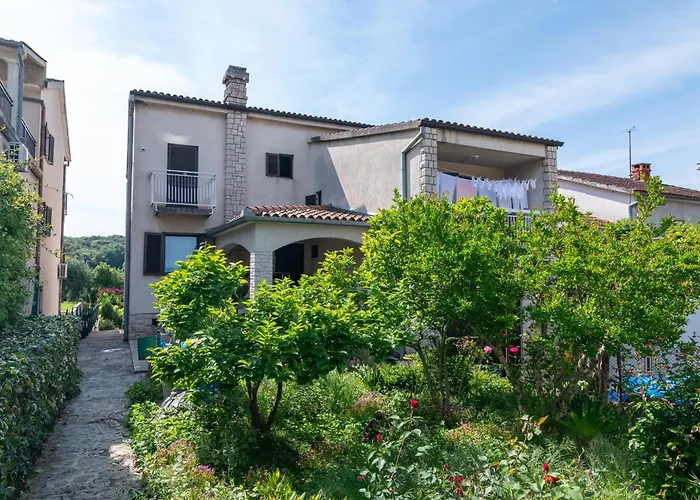 Apartment Apartments With Parking Space Pula - 2252