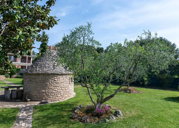 Apartments With Parking Space Pula - 2252