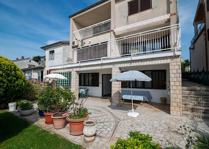 Apartman Apartments With Parking Space Pula - 2252